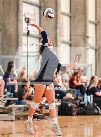 Thumbnail 2 in Flintridge Sacred Heart vs Bonita Vista (Southern California Invitational) photogallery.