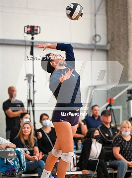 Thumbnail 2 in Flintridge Sacred Heart vs Bonita Vista (Southern California Invitational) photogallery.