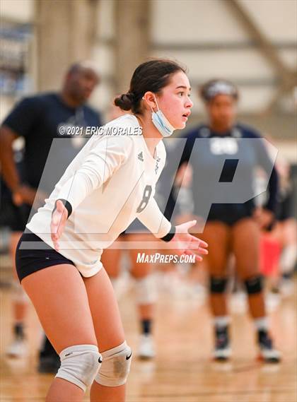 Thumbnail 1 in Flintridge Sacred Heart vs Bonita Vista (Southern California Invitational) photogallery.