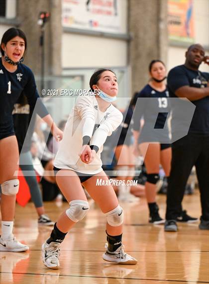 Thumbnail 2 in Flintridge Sacred Heart vs Bonita Vista (Southern California Invitational) photogallery.