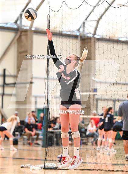 Thumbnail 3 in Flintridge Sacred Heart vs Bonita Vista (Southern California Invitational) photogallery.