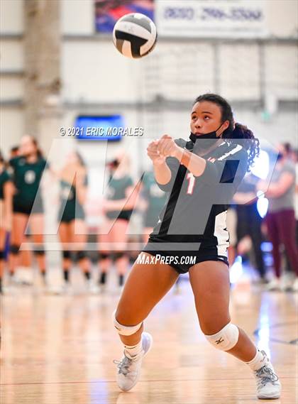 Thumbnail 2 in Flintridge Sacred Heart vs Bonita Vista (Southern California Invitational) photogallery.