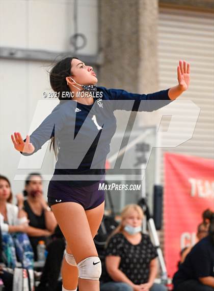 Thumbnail 1 in Flintridge Sacred Heart vs Bonita Vista (Southern California Invitational) photogallery.