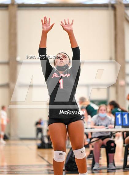Thumbnail 2 in Flintridge Sacred Heart vs Bonita Vista (Southern California Invitational) photogallery.