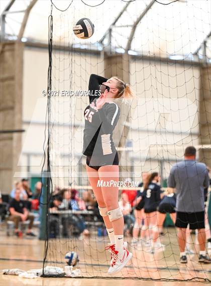 Thumbnail 2 in Flintridge Sacred Heart vs Bonita Vista (Southern California Invitational) photogallery.