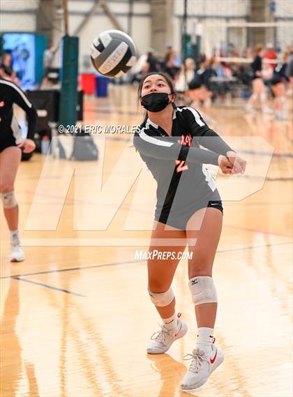 Thumbnail 2 in Flintridge Sacred Heart vs Bonita Vista (Southern California Invitational) photogallery.