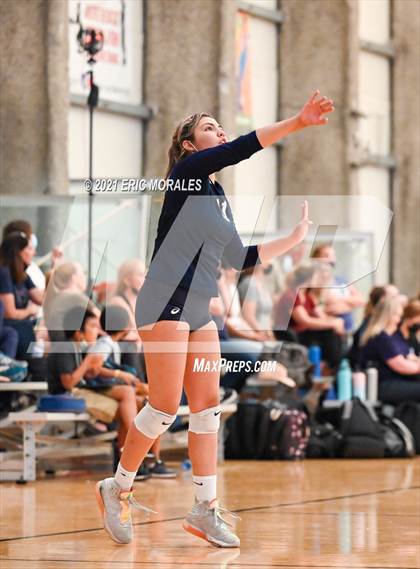 Thumbnail 3 in Flintridge Sacred Heart vs Bonita Vista (Southern California Invitational) photogallery.