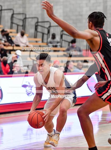 Thumbnail 2 in Harvard-Westlake vs. Crean Lutheran (Nike Extravaganza) photogallery.