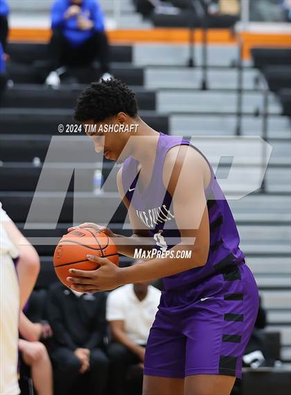 Thumbnail 1 in Gainesville vs. Guerin Catholic photogallery.
