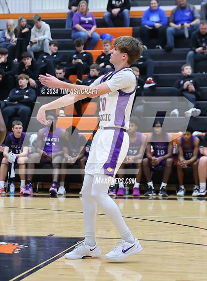 Thumbnail 2 in Gainesville vs. Guerin Catholic photogallery.