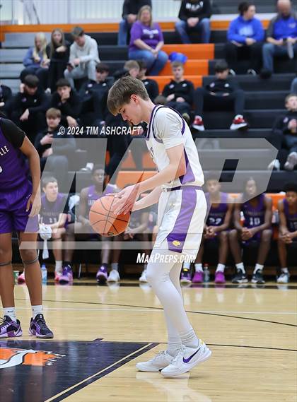 Thumbnail 1 in Gainesville vs. Guerin Catholic photogallery.