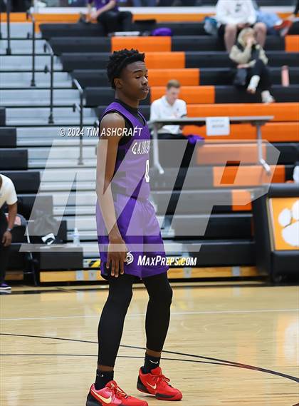 Thumbnail 3 in Gainesville vs. Guerin Catholic photogallery.