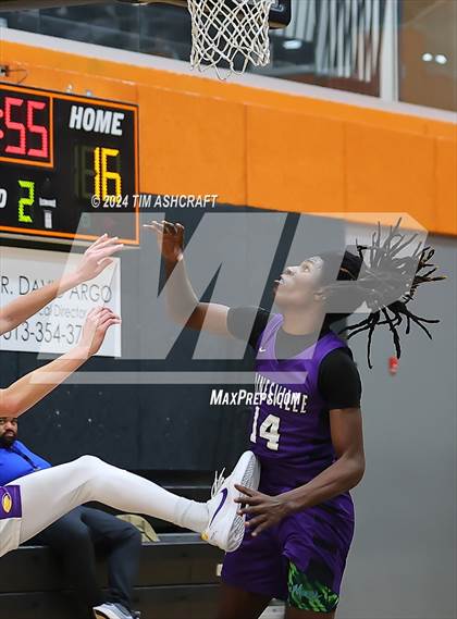 Thumbnail 2 in Gainesville vs. Guerin Catholic photogallery.