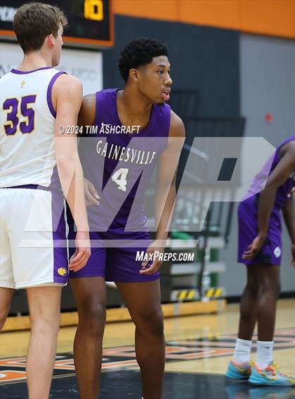 Thumbnail 2 in Gainesville vs. Guerin Catholic photogallery.
