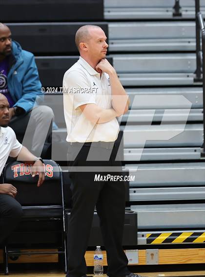 Thumbnail 3 in Gainesville vs. Guerin Catholic photogallery.