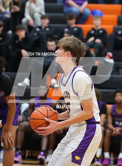 Thumbnail 3 in Gainesville vs. Guerin Catholic photogallery.
