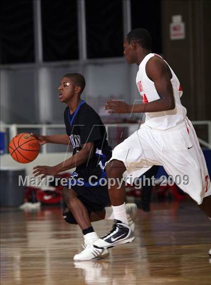 Thumbnail 1 in Dekaney vs. Taft (McDonalds Texas Invitational) photogallery.