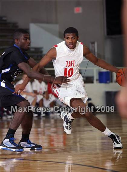 Thumbnail 1 in Dekaney vs. Taft (McDonalds Texas Invitational) photogallery.