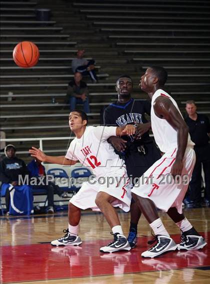 Thumbnail 1 in Dekaney vs. Taft (McDonalds Texas Invitational) photogallery.