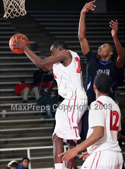 Thumbnail 2 in Dekaney vs. Taft (McDonalds Texas Invitational) photogallery.