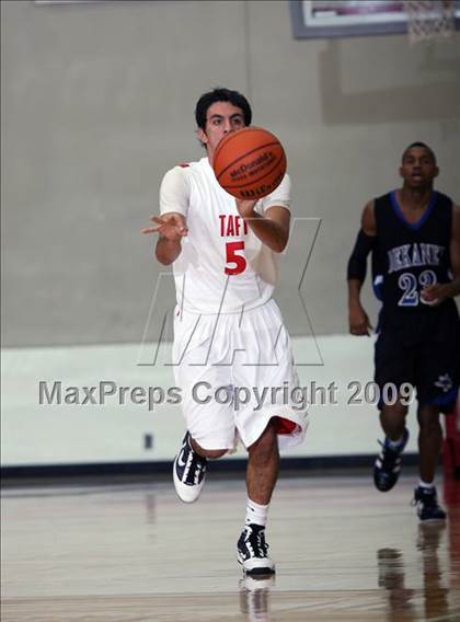 Thumbnail 1 in Dekaney vs. Taft (McDonalds Texas Invitational) photogallery.