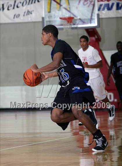 Thumbnail 2 in Dekaney vs. Taft (McDonalds Texas Invitational) photogallery.