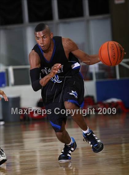 Thumbnail 1 in Dekaney vs. Taft (McDonalds Texas Invitational) photogallery.