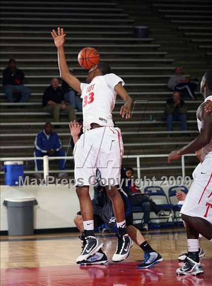 Thumbnail 2 in Dekaney vs. Taft (McDonalds Texas Invitational) photogallery.