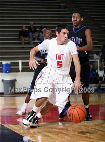 Thumbnail 3 in Dekaney vs. Taft (McDonalds Texas Invitational) photogallery.