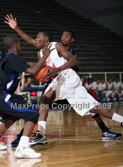 Thumbnail 1 in Dekaney vs. Taft (McDonalds Texas Invitational) photogallery.