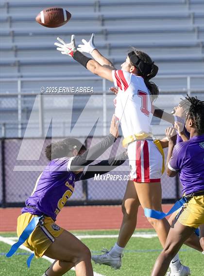 Thumbnail 1 in Oakland Tech vs. Burlingame (Green and Gold Invitational-SRVHS) photogallery.