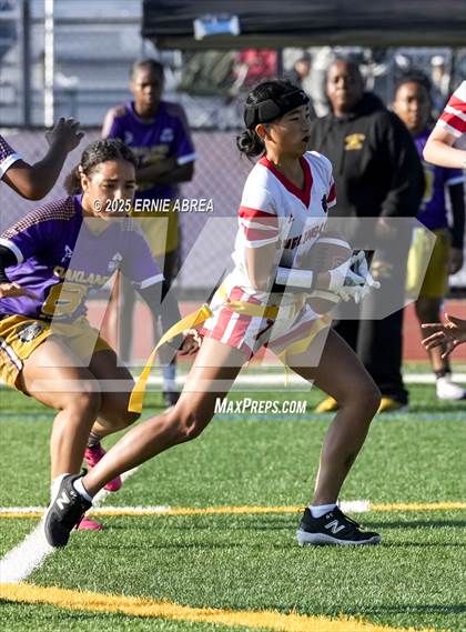 Thumbnail 2 in Oakland Tech vs. Burlingame (Green and Gold Invitational-SRVHS) photogallery.