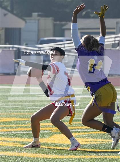 Thumbnail 3 in Oakland Tech vs. Burlingame (Green and Gold Invitational-SRVHS) photogallery.