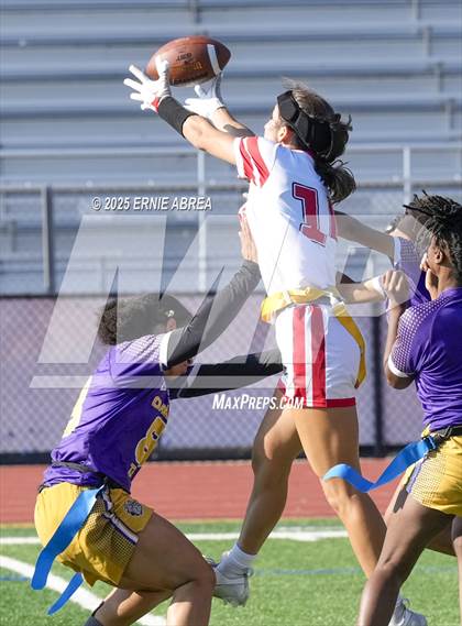 Thumbnail 3 in Oakland Tech vs. Burlingame (Green and Gold Invitational-SRVHS) photogallery.