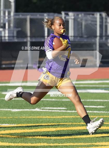 Thumbnail 1 in Oakland Tech vs. Burlingame (Green and Gold Invitational-SRVHS) photogallery.