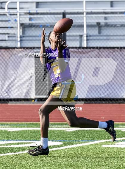 Thumbnail 3 in Oakland Tech vs. Burlingame (Green and Gold Invitational-SRVHS) photogallery.