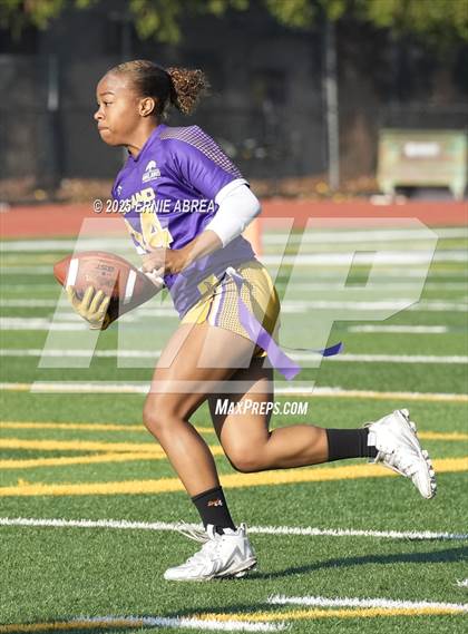 Thumbnail 3 in Oakland Tech vs. Burlingame (Green and Gold Invitational-SRVHS) photogallery.