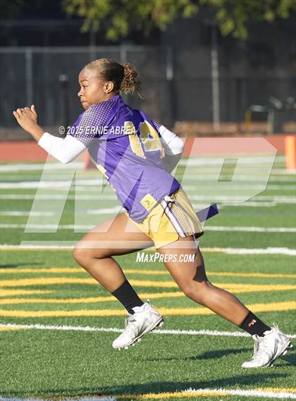 Thumbnail 2 in Oakland Tech vs. Burlingame (Green and Gold Invitational-SRVHS) photogallery.