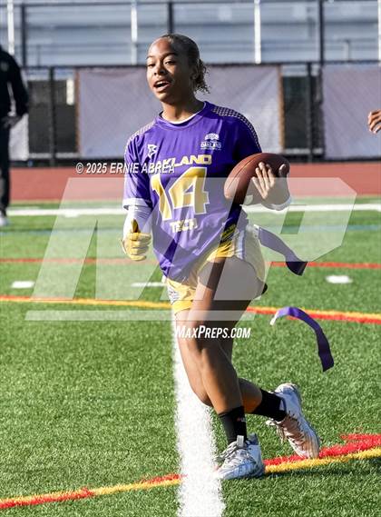 Thumbnail 1 in Oakland Tech vs. Burlingame (Green and Gold Invitational-SRVHS) photogallery.