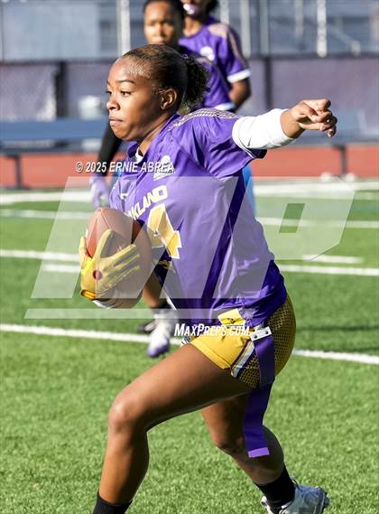 Thumbnail 2 in Oakland Tech vs. Burlingame (Green and Gold Invitational-SRVHS) photogallery.