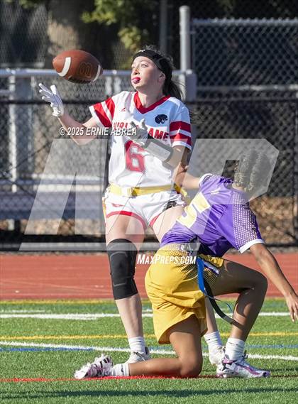 Thumbnail 2 in Oakland Tech vs. Burlingame (Green and Gold Invitational-SRVHS) photogallery.