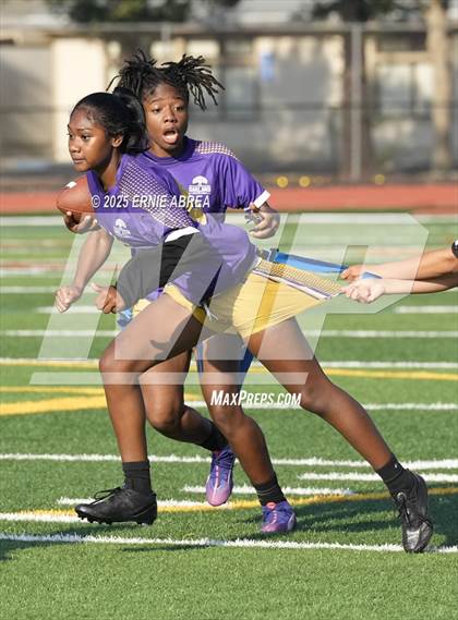 Thumbnail 3 in Oakland Tech vs. Burlingame (Green and Gold Invitational-SRVHS) photogallery.