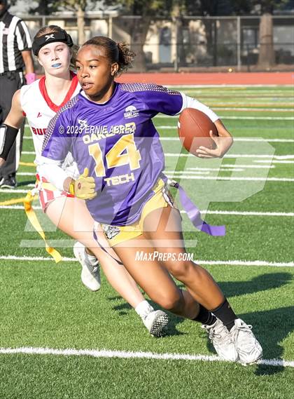 Thumbnail 1 in Oakland Tech vs. Burlingame (Green and Gold Invitational-SRVHS) photogallery.