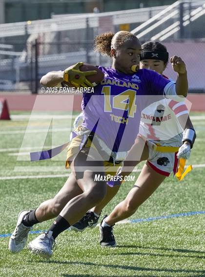 Thumbnail 1 in Oakland Tech vs. Burlingame (Green and Gold Invitational-SRVHS) photogallery.