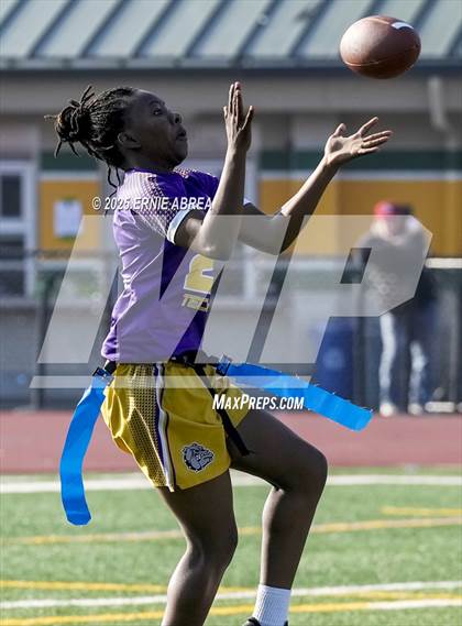 Thumbnail 3 in Oakland Tech vs. Burlingame (Green and Gold Invitational-SRVHS) photogallery.
