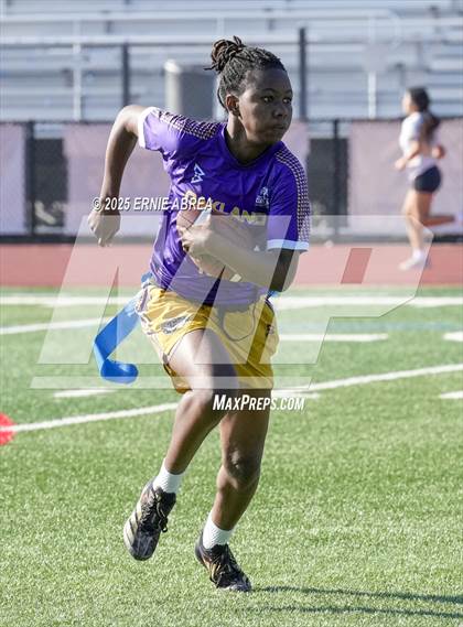 Thumbnail 1 in Oakland Tech vs. Burlingame (Green and Gold Invitational-SRVHS) photogallery.