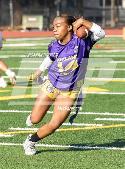 Thumbnail 3 in Oakland Tech vs. Burlingame (Green and Gold Invitational-SRVHS) photogallery.