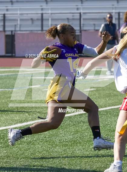 Thumbnail 3 in Oakland Tech vs. Burlingame (Green and Gold Invitational-SRVHS) photogallery.