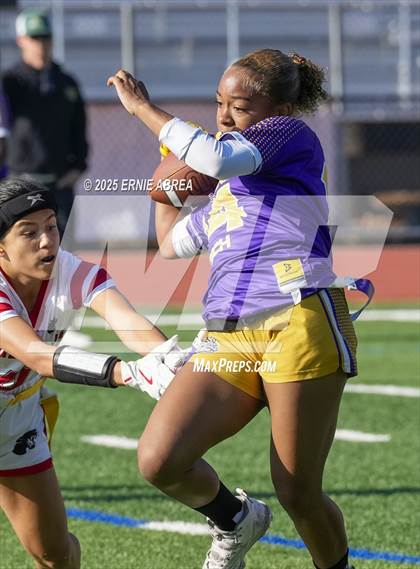 Thumbnail 2 in Oakland Tech vs. Burlingame (Green and Gold Invitational-SRVHS) photogallery.