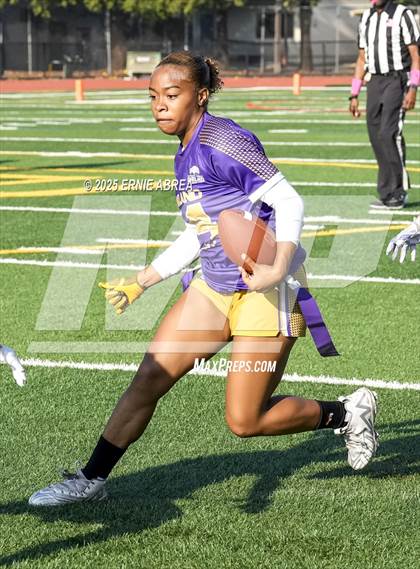 Thumbnail 3 in Oakland Tech vs. Burlingame (Green and Gold Invitational-SRVHS) photogallery.